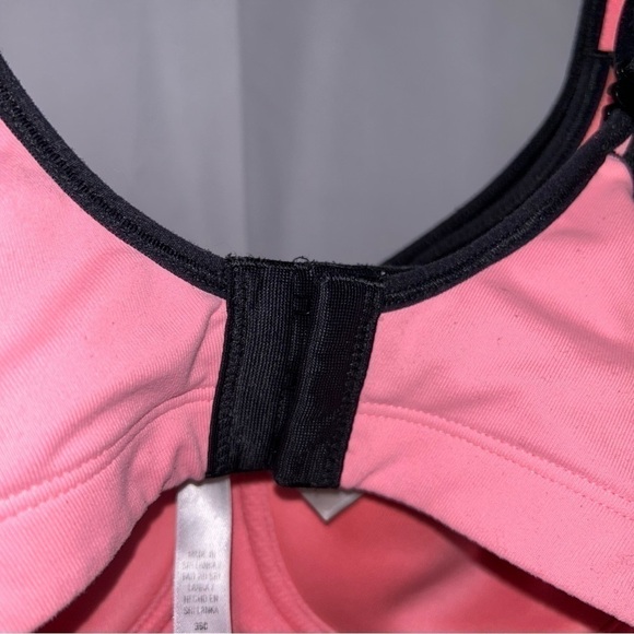 Victoria’s Secret Sports Bra Double Layer Padded Lightly Molded Medium Support - Picture 11 of 13